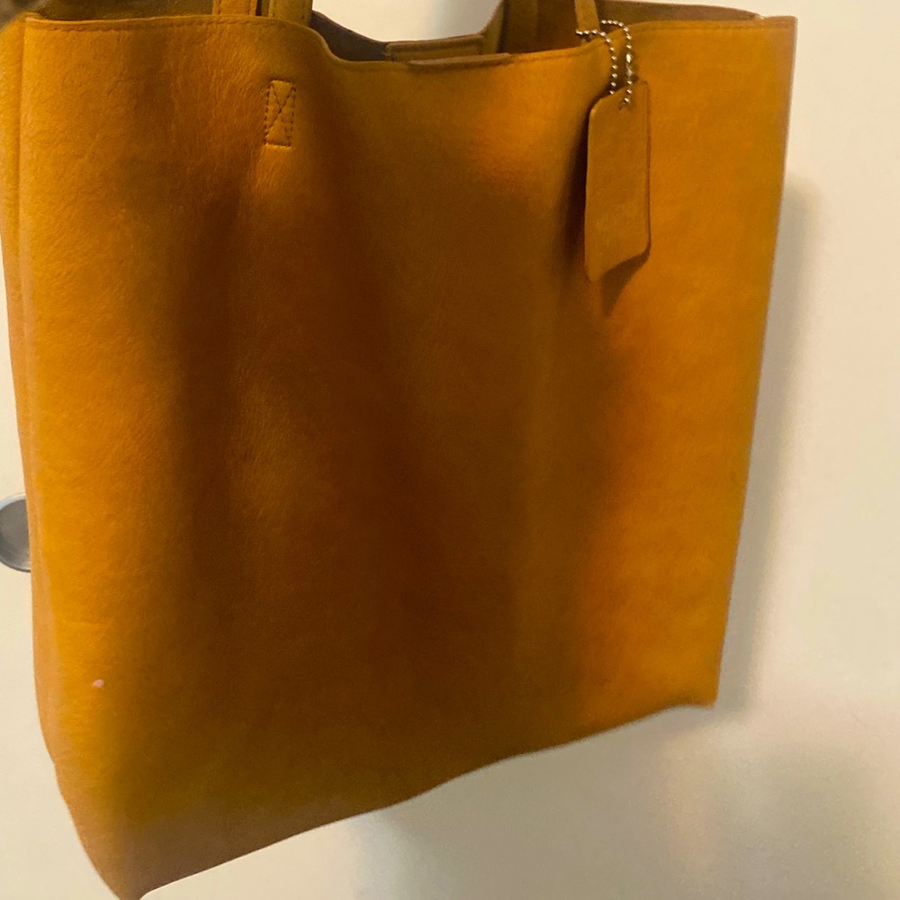 Cream purse